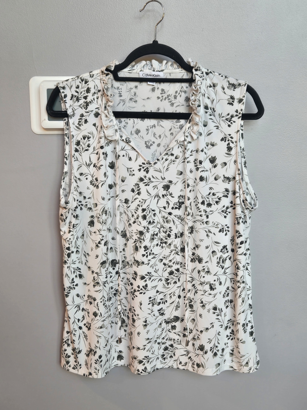 Calvin Klein White Floral Ruffle-Trim Sleeveless Top